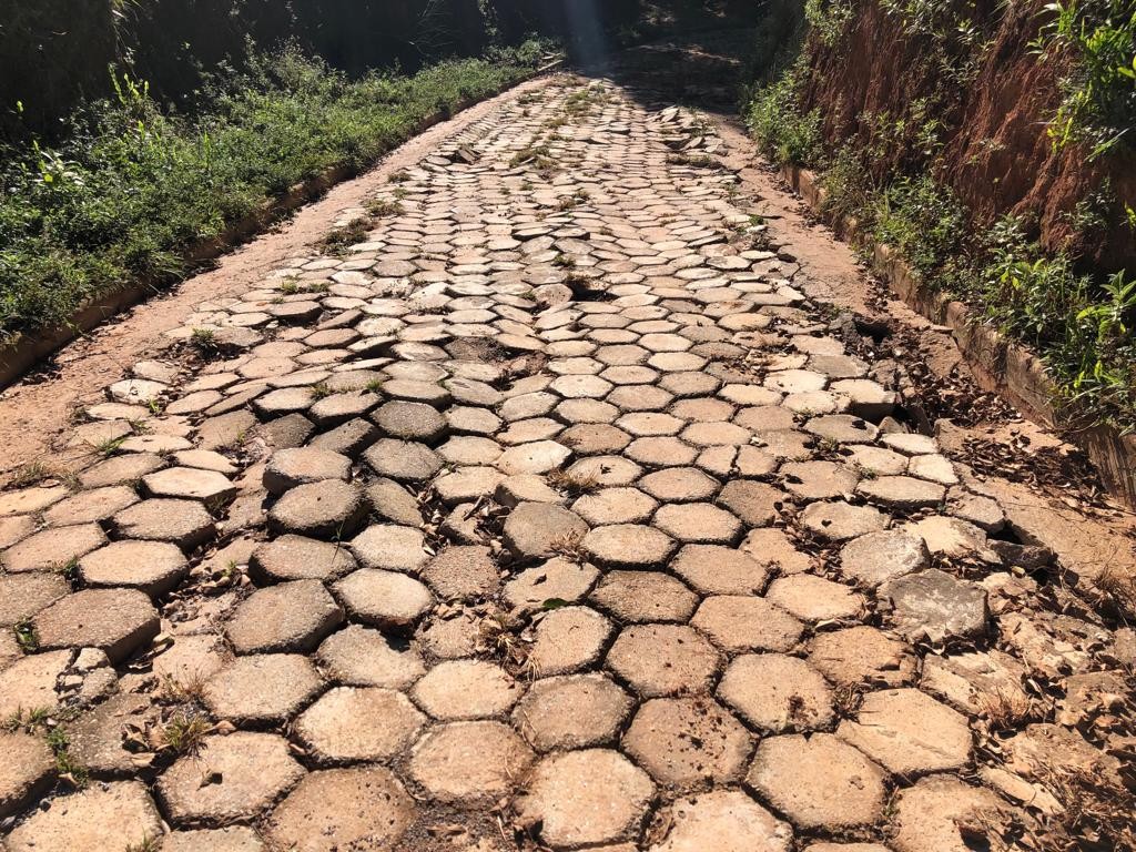 ANTES | Calçamento danificado pelas chuvas