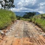 Prefeitura de Alagoa continua conservando as estradas